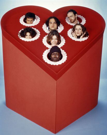 Chevy Chase, John Belushi, Michael O'Donoghue, Gilda Radner, Jane Curtin, Laraine Newman y Garrett Morris, el reparto de cómicos de 'Saturday Night Live' en 1975.