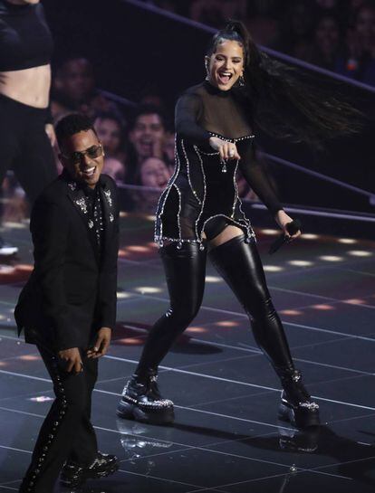 Ozuna y Rosalía, en los MTV Video Music Awards, en agosto de 2019.