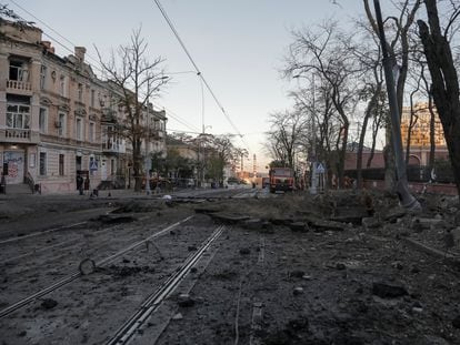 A view shows the site of a Russian missile strike, amid Russia's attack on Ukraine, in Odesa, Ukraine November 6, 2023. REUTERS/Nina Liashonok