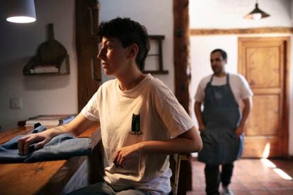 Los cocineros Olga García y Alex Paz, cogieron el bar de los padres de ella para llevar a cabo su proyecto personal en el pueblo Huerta del Marquesao, en Cuenca. 