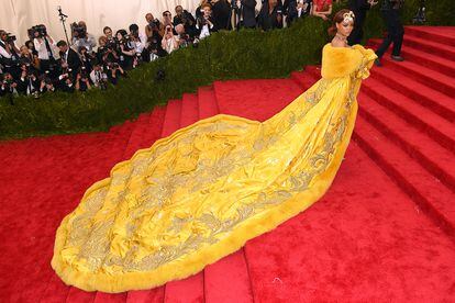 Rihanna y su vestido viral en 2015.