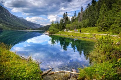 El lago Morskie Oko, en la cordillera de los Tatras (Polonia).