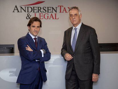 Andr&eacute;s Zapata y Jaime Olleros, socio director de Andersen Tax &amp; Legal en Espa&ntilde;a, en una foto de archivo.
