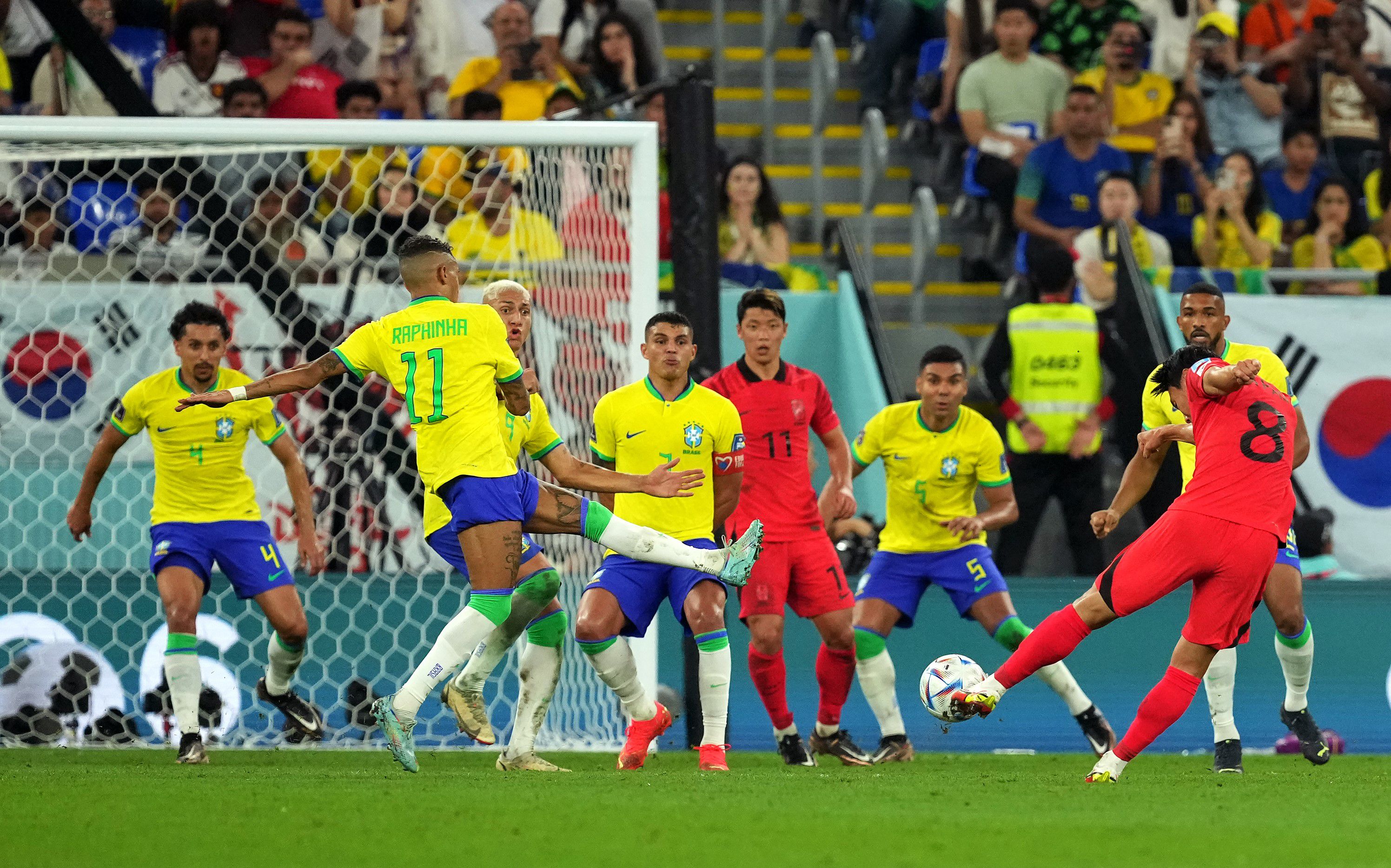 Seung Ho marca el único gol de Corea en la segunda parte.