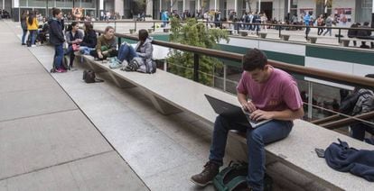 Un grupo de estudiantes universitarios en Barcelona.