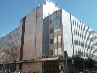 Exterior de las oficinas centrales de El Corte Inglés en la calle Hermosilla de Madrid.