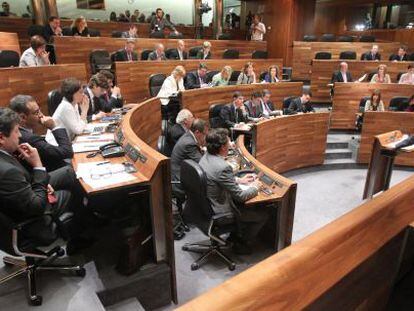 El debate de investidura en el Parlamento asturiano celebrado ayer.