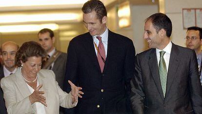 Rita Barber&aacute;, I&ntilde;aki Urdangarin y Francisco Camps durante la inauguraci&oacute;n de la Valencia Summit de 2004.