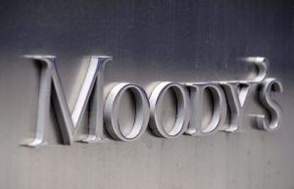 Logo corporativo de Moody&#039;s, en la sede de la agencia, en Nueva York.