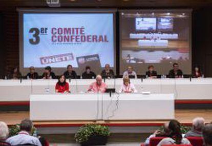 El secretario general de UGT, C&aacute;ndido M&eacute;ndez (c-fondo), durante el Comit&eacute; Confederal del sindicato celebrado hoy en su sede de Madrid.