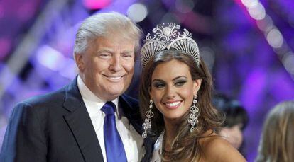 Donald Trump con Erin Brady, Miss Estados Unidos 2013, en Las Vegas, el 16 de junio de 2013.