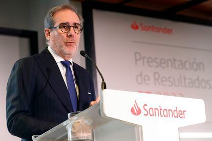 El consejero delegado del Banco Santander, Héctor Grisi presenta los resultados del tercer trimestre de 2023 de la entidad bancaria, este miércoles en Boadilla del Monte. EFE/ J.P.Gandul