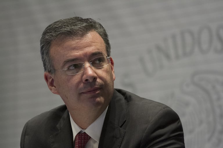 Alejandro Díaz de León at an event of the government of Mexico.