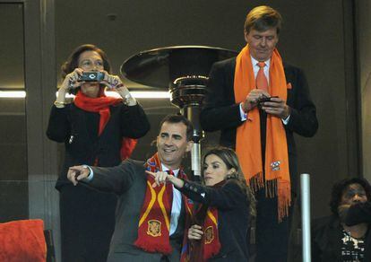 11 de julio de 2010. La reina Sofía, el príncipe Felipe, la princesa Letizia y el príncipe Guillermo Alejandro de Holanda durante el partido entre España y Holanda en el Mundial de Fútbol de Sudáfrica.