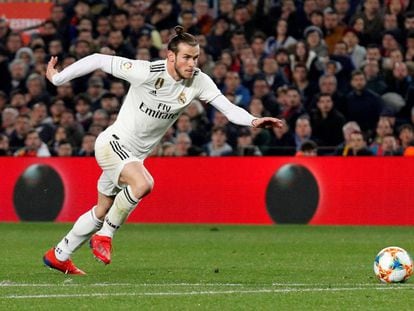 FILE PHOTO: Soccer Football - Copa del Rey - Semi Final First Leg - FC Barcelona v Real Madrid - Camp Nou, Barcelona, Spain - February 6, 2019  Real Madrid&#039;s Gareth Bale in action       REUTERS/Albert Gea/File Photo
