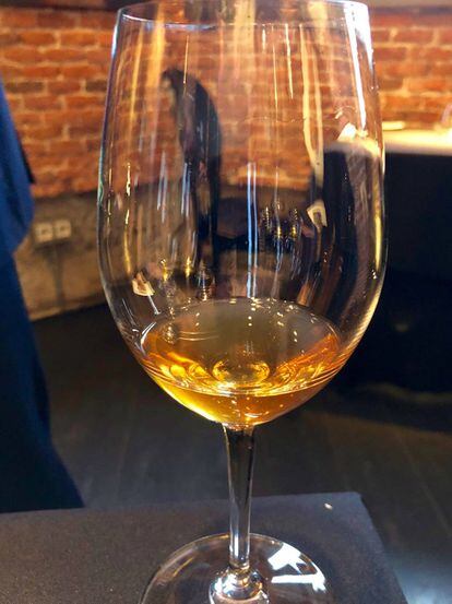 COPA DE AMONTILLADO MUY VIEJO. EL CORRAL DE LA MORERÍA / CAPEL