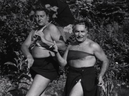 Otto Skorzeny y Klaus Barbie travestidos de mujer. Fotograma de la película 'El Hombre más Peligroso de Europa. Otto Skorzeny en España'