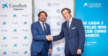 Jorge Marichal, presidente de Cehat, y Luis Cabanas, director de Empresas de CaixaBank.