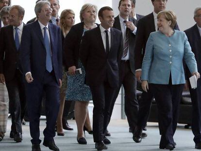 Los líderes europeos convocados este jueves en Berlín acuden a la rueda de prensa.