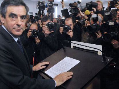 Fran&ccedil;ois Fillon comparece ante la prensa este martes en Par&iacute;s.