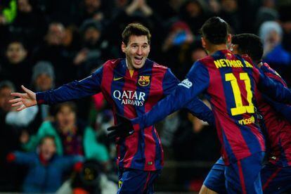 Messi, Neymar y Rafinha festejan un gol.