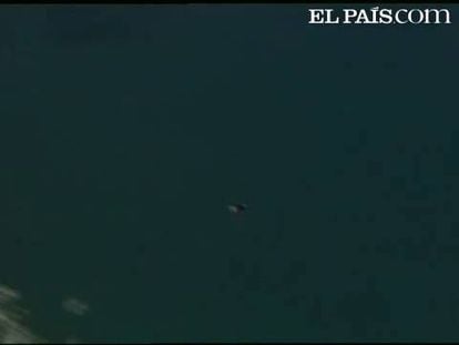 El piloto suizo Yves Rossy ha fracasado en su intento de sobrevolar el estrecho de Gibraltar utilizando alas equipadas con reactores y su cuerpo como fuselaje. Rossy, de 50 años y conocido como <i>Fusionman</i>, partió este miércoles de la playa de Tánger en un avión Pilatus PC-6 del cual se lanzó poco después a una altura de unos 2.000 metros sobre el nivel del océano Atlántico.