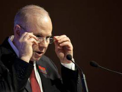 El ministro de Hacienda de Brasil, Guido Mantega, participa este 26 de agosto de 2013 en un encuentro con empresarios brasileños para discutir sobre cómo retomar el crecimiento económico del país en Sao Paulo (Brasil).
