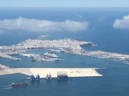 Vista aérea del puerto Bahía de Cádiz.