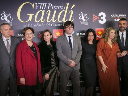 Los pol&iacute;ticos, con el presidente Puigdemont en el centro, no se escaparon del &#039;photo call&#039;