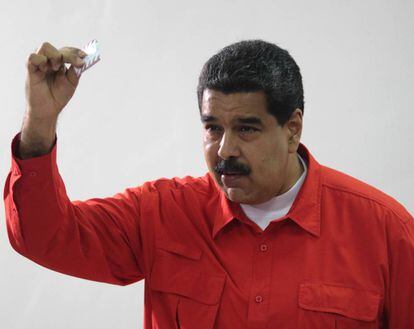 El presidente Maduro vota en Caracas. 