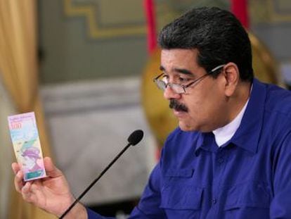 El presidente de Venezuela ancla la moneda tradicional a la virtual petro