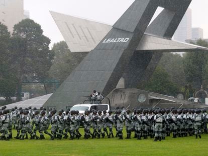 Batallones de la Guardia Nacional durante la ceremonia por el segundo aniversario de su creación, en junio de 2021, en el Campo Marte de Ciudad de México.