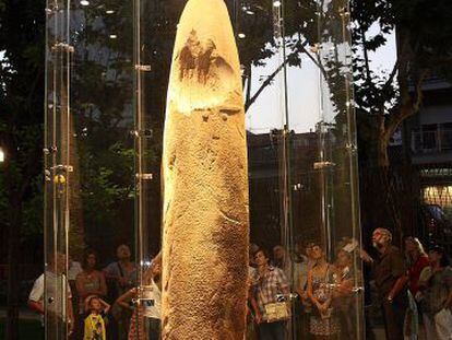 El menhir de Mollet, localizado en 2009, en su ubicación actual.