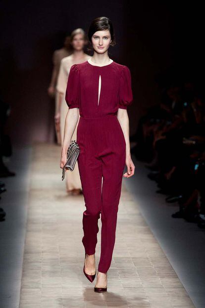 El burdeos es uno de los must de este 2013. Valentino coloreó con este tono algunas de las prendas de su colección de primavera.