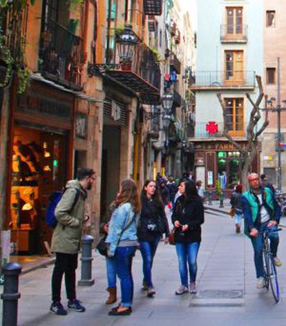 El animado ambiente del eje Bòria-Llana-Corders, en Barcelona, en pleno proceso de gentrificaci&oacute;n. 