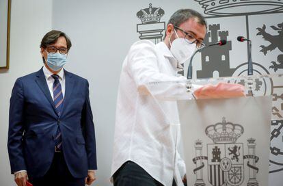 El ministro de Sanidad, Salvador Illa, momentos antes de la rueda de prensa que ha ofrecido este viernes en San Sebastián.