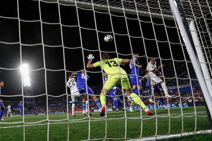 Militao marca el único gol del partido entre el Getafe y el Real Madrid.
