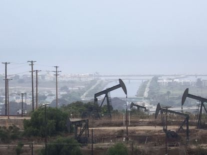 Un pozo petrolero cerca de Los Ángeles (California, EE UU), a finales de marzo.