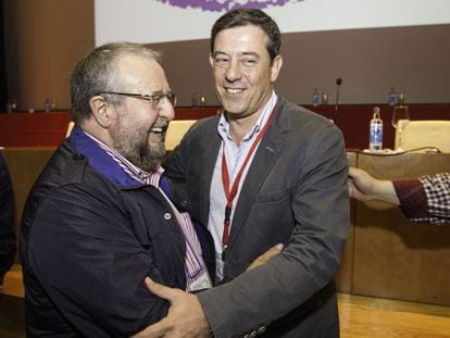 Orozco y Besteiro se abrazan en un acto electoral.