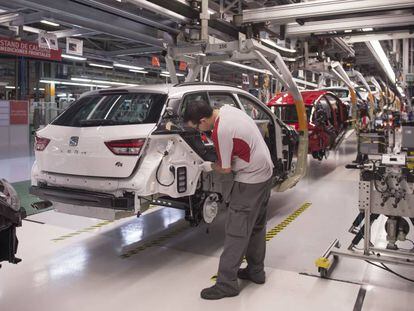 Cadena de montaje de coches en la fábrica de Seat en Martorell (Barcelona).