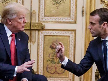 Donald Trump, a la izquierda, junto al presidente francés, Emanuel Macron, el pasado sábado en París. En vídeo, Trump arremete contra Macron y su idea de crear un ejército europeo.