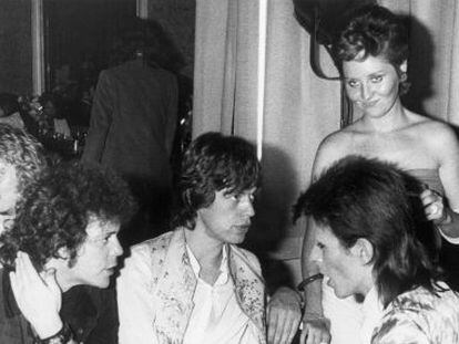 Cafe Royal, Londres. Cuatro de julio de 1973. Desde la izquierda, Lou Reed, Mick Jagger, David Bowie, y, de pie, Lulu.