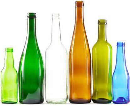Botellas de vidrio de diferentes colores.