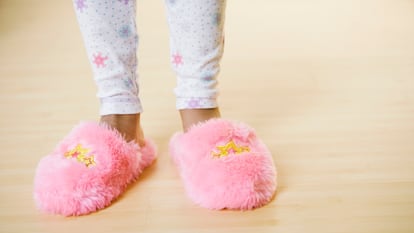 gradualmente Gobernable tenaz Cinco zapatillas de estar por casa para niños y niñas: originales y  calentitas | Escaparate: compras y ofertas | EL PAÍS