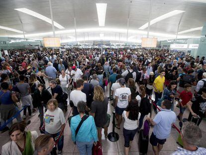 Colas hoy en el aeropuerto de Barcelona.