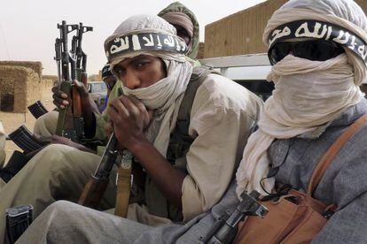 Miembros de la milicia Ansar Dine, que dicen venir de Níger y Mauritania, en Kidal (Malí), en 2012.
