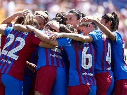 -FOTODELDÍA- GRAF2319. ALCORCÓN (MADRID), 29/05/2022.- Las jugadoras del FC Barcelona celebran el 3-1 marcado por la defensa Crnogorcevic, durante la final de la Copa de la Reina disputada entre el FC Barcelona y el Sporting de Huelva, este domingo en el Estadio Municipal Santo Domingo de Alcorcón, en Madrid. EFE/ Rodrigo Jiménez
