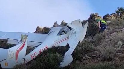Dos jóvenes mueren al estrellarse una avioneta en Cabo de Gata