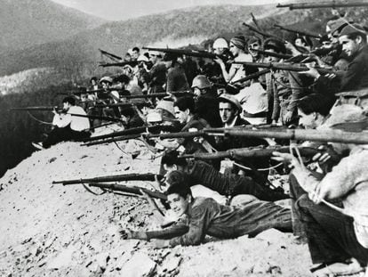 Milicianos republicanos en el frente de Navacerrada (Madrid) a finales de julio 1936.