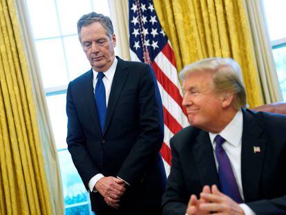 El representande Comercio de EE UU, Robert Lighthizer, y Donald Trump.